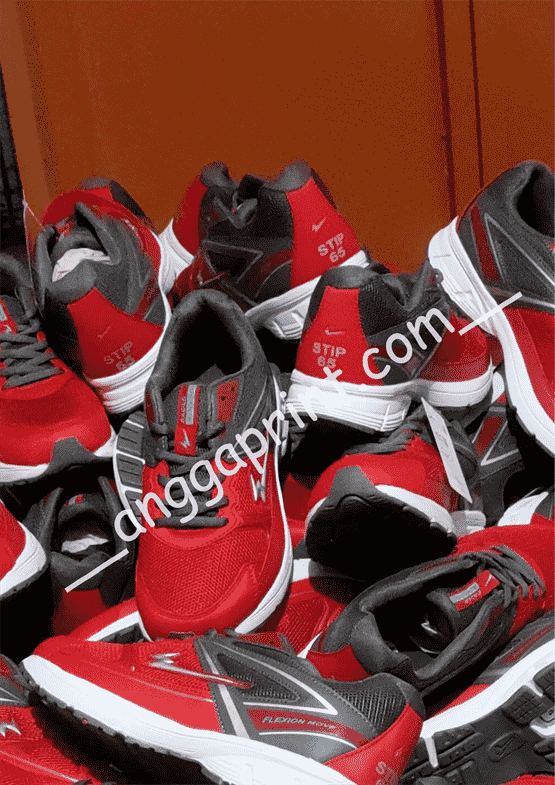 Jasa Sablon Sepatu Custom — Desain Personal, Wedding, & Merchandise Eksklusif (3)